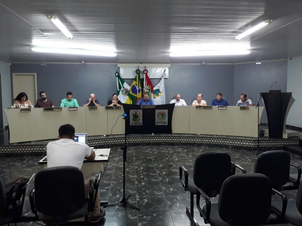 Câmara de Vereadores de São Domingos se reúne em Sessão Ordinária marcada por debates e a posse do Vereador Andrei